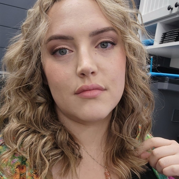 Meet your Posher, Sarah - Picture 4 of 5